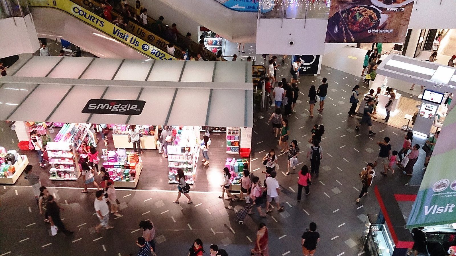 The same shopping centre concourse, unprocessed, with no detection overlay